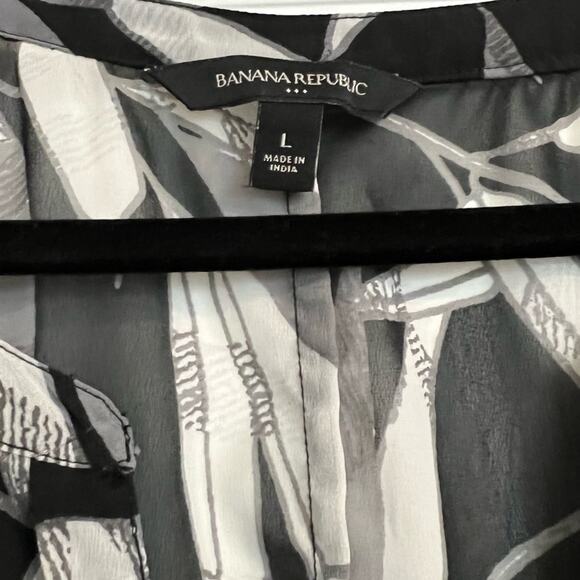 Banana Republic Chiffon Leaf Print Blouse - Size Large - Picture 2 of 3